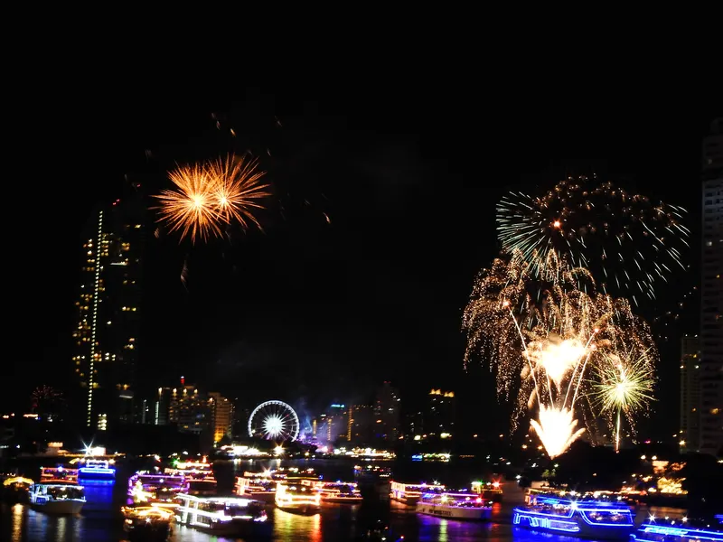 New Year fireworks above the Chao Phraya River near ICONSIAM